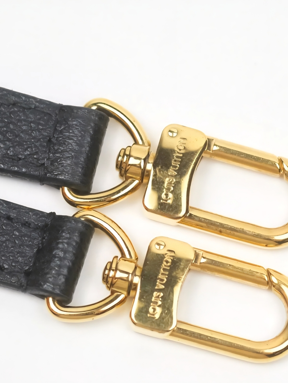 BNWOT, Black Leather Adjustable Strap with Gold Hardware Chain Link. Firm $.